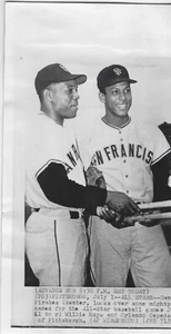 Original Type 3 1961 Willie Mays Orlando Cepeda SF Giants HOF 4.25x8 Press Photo - Picture 1 of 2