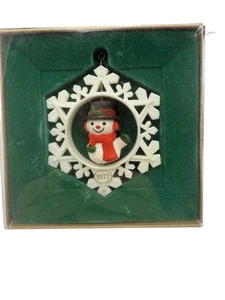 Vintage 1977 Hallmark Schneeflocke Schneemann Christbaumschmuck datiert mit Box - Bild 1 von 4