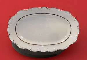 "Antiguo plato ovalado de 14"" SCHUMANN Baviera en relieve blanco marfil con adornos dorados" - Imagen 1 de 7