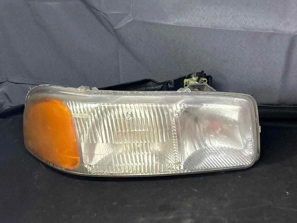 Fits 2000-06 GMC YUKON Headlamp RH OEM#:15850352 Foto 1 de 4