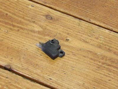 INTERRUPTOR LUZ FRENO DELANTERO HONDA SHADOW SPIRIT VT1100 89-96 35340-MA5-671  Foto 1 de 2