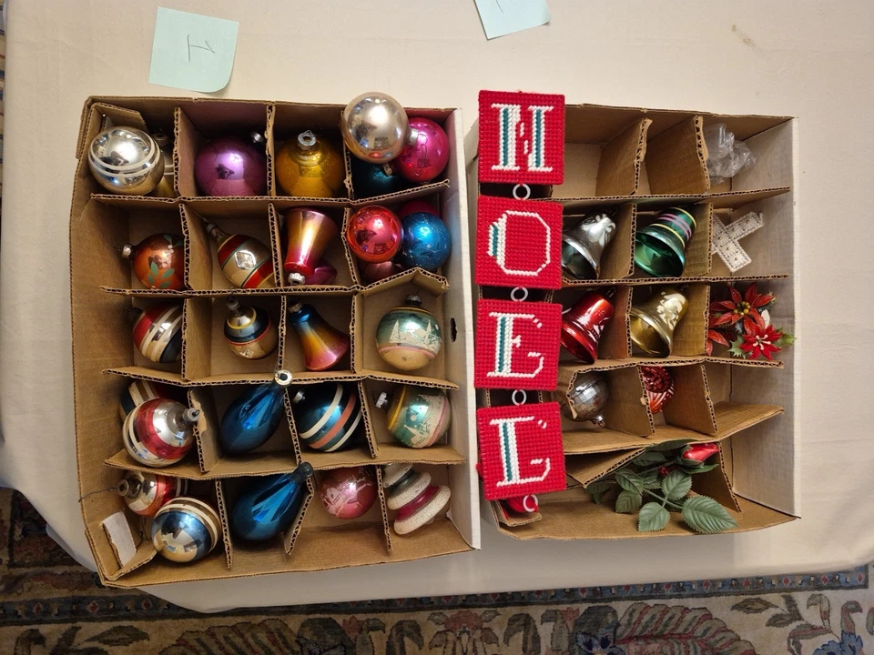 Lote de 60+ adornos navideños vintage brillantes Brite años 50 vidrio mercurio NOEL MCM Foto 1 de 4