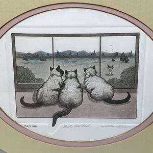 Impresión artística firmada de colección Martha Hinson 'Lets Eat Out' 3 gatos gatito ventana LEER - Imagen 1 de 24