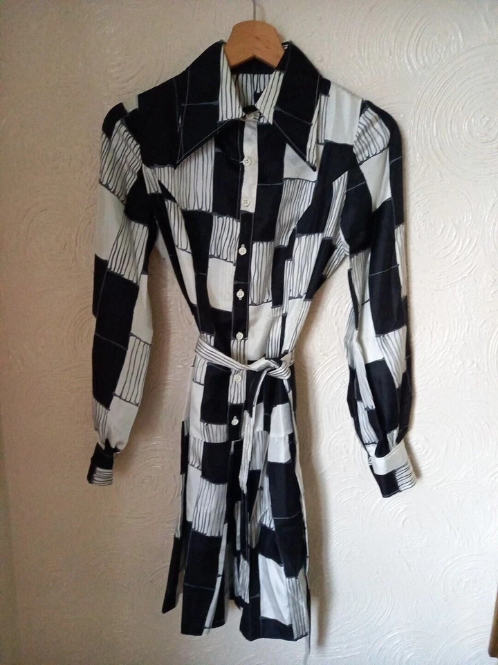 Handmade Vintage kurzes Hemdkleid Dolchkragen UK 10 schwarz weiß Print - Bild 1 von 4