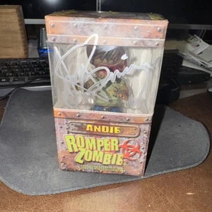 Pagliaccetto Zombie Andie Resina Figura Edizione Limitata NUOVO 2 Autografi su Scatola 4” - Foto 1 di 6