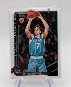 Kon Knueppel 2025-26 Topps Basketball Flagship Rookie Card RC #204 Hornets - Foto 1 di 2