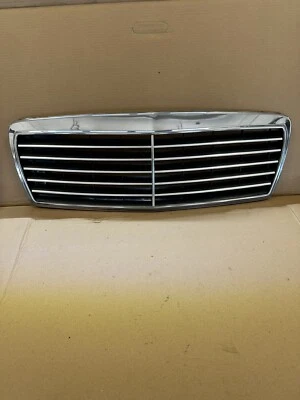 ✅⭐️ W210 98-03 梅赛德斯 E320 前罩散热器格栅烤架铬 2108800683 — 第 1/4 张图片