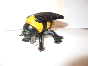 Vintage Cast Iron Bumble Bee Paperweight Figurine Garden Patio Decorative Piece - Picture 1 of 7