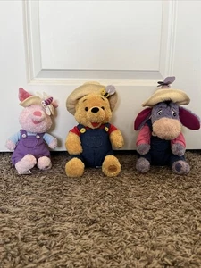 Peluche exclusivo de Winnie The Pooh, Piglet, Eeyore Garden Party 12" de Disney Store - Imagen 1 de 7