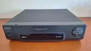 VIDEOREGISTRATORE VHS VCR LETTORE DAEWOO DV-F932 NON FUNZIONANTE PEZZI RICAMBIO - Foto 1 di 3