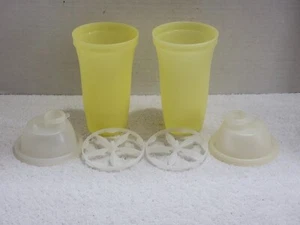 *2* VINTAGE TUPPERWARE YELLOW QUICK SHAKE CONTAINERS GRAVY SHAKERS 16 OZ - Picture 1 of 4