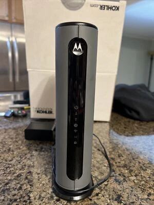 MOTOROLA 16x4 DOCSIS 3.0 Cable Modem plus AC1600 ROUTER; MG7540 - Image 1 of 3
