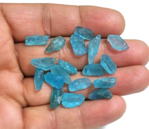 20 Stck. Lot herausragender blauer Apatit roh Größe 12-14 mm lose Edelsteine für Schmuck - Bild 1 von 5