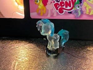 My Little Pony Squishy Pop MLP FiM Saugnapf DJ Pon-3 klare Version Serie 3 - Bild 1 von 7