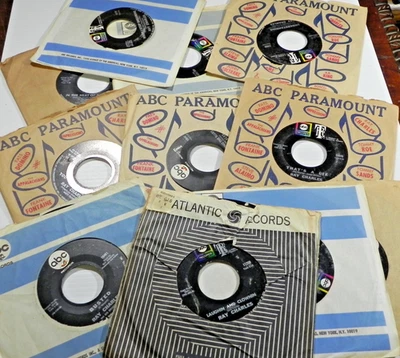 Ray Charles - Lot of 11 ABC 45 RPM Vinyl Records From The 1960s - Image 1 of 4