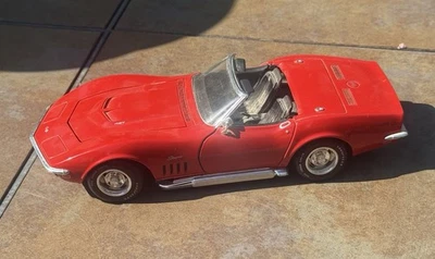 Corvette Stingray 69* 1 18 Diecast Model Revell 1992 - Image 1 of 4