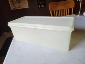 Vintage Tupperware JUMBO BREAD SERVER with seal - Picture 1 of 10
