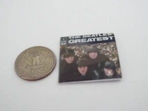 1 album disco in miniatura ""Beatles Greatest Hits"" casa delle bambole scala 1:12" - Foto 1 di 3