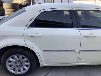 Conjunto de puerta trasera derecha usado lado trasero se adapta a: Chrysler 300 2008 tinte verde trasero Foto 1 de 4