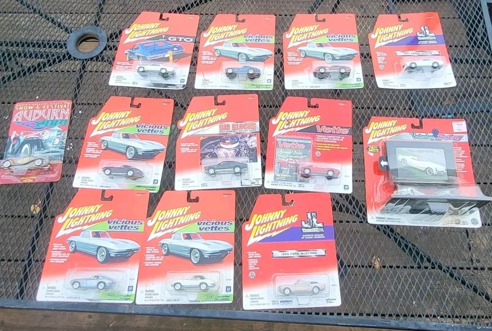 Enorme lote diecast Johnny Lightning 13 piezas en total incluye varios difíciles de encontrar Foto 1 de 4