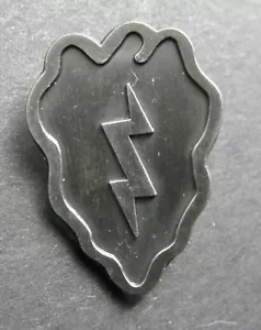 25° DIVISIONE FANTERIA PELTRO BAVERO SPILLA DISTINTIVO 1 POLLICE ESERCITO STATI UNITI - Foto 1 di 1
