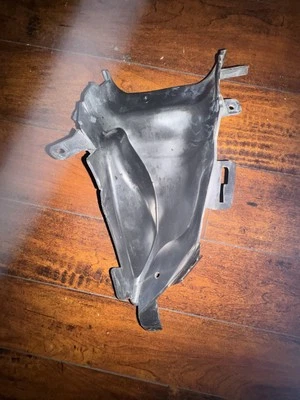 Chevrolet Camaro SS 2016-2018 parachoques conducto de aire exterior 84078626 OEM Foto 1 de 2