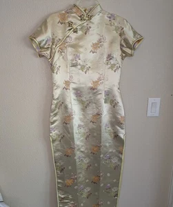 Vestido Largo Asiático Chino Cheongsam Dorado Suave Floral Satén Abertura EE. UU. Mediano - Imagen 1 de 13