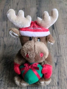 Kleiner Elch mit Geschenk und Loreal-Weihnachtsmann-Mütze - Bild 1 von 2