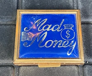 Monedero de colección Mad Money Change portamonedas compacto azul vinilo y lata de metal - Imagen 1 de 10