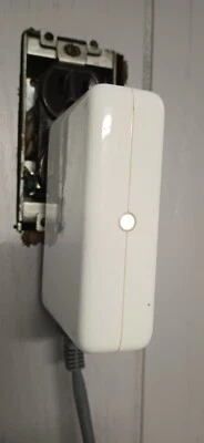 Apple AirPort Express 802.11n Base Station A1264 - Image 1 of 3