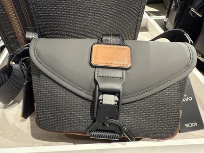 NUEVO Bolso Bandolera Tumi ALPHA BRAVO BRÚJULA 9.0” Solapa - NEGRO ÓNIX Foto 1 de 4