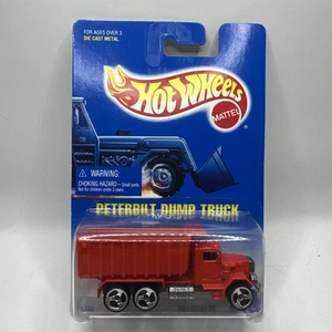 Hot Wheels 1990 - Peterbilt Dump Truck #100 - Bent Blister - Black Walls - Picture 1 of 2