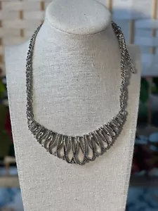 Avon Retro Silvertone Bib Necklace - Picture 1 of 4