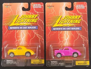 Lote de 2 Johnny Lightning 1941 Willy's cupé amarillo y púrpura-rosa AMBOS SE ENVIARÁN - Imagen 1 de 17