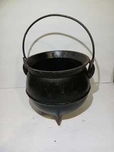 Vintage Cast Iron 3 Legged Footed Cauldron With Handle - Foto 1 di 13