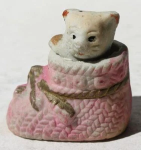 Cat Figurine Miniature Inside a Pink Bootie Gold Tie Niagara Falls Souvenir VTG - Picture 1 of 1