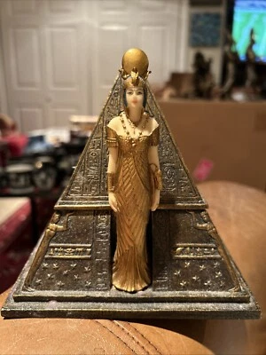 Rara diosa egipcia pirámide de Isis 2 piezas 7” caja del tesoro escultura con tapa ¡Bonita! Foto 1 de 4