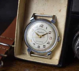 Reloj soviético con caja. reloj vintage, Kirovskie años 50, hecho en URSS 1 MChZ - Imagen 1 de 6