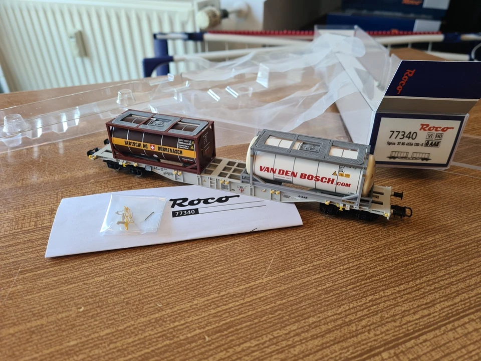 Roco 77340 Containertragwagen D-AAEC Sgns 130-5 Tanktainer Bertschi + Van Bosch - Bild 1 von 4