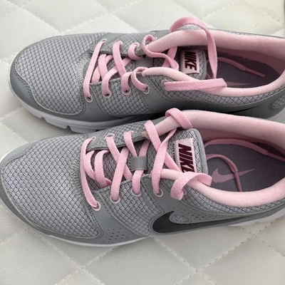 NIKE FLEX EXPERIENCE RN GRAY/PINK MESH SNEAKERS/RUNNING SHOES US 8.5 - Image 1 of 4