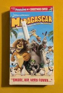 Madagascar (2005 Late Release VHS) Dreamworks Animated Animal Adventure - Sealed - Foto 1 di 12