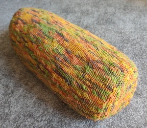 Gestrickter Bezug Für Nackenrolle 40 X 15 cm Handarbeit Gehäkelt Orange Grün  - Bild 1 von 4
