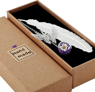 Segnalibro in Metallo a Forma Di Piuma Con Ciondolo Farfalla – Regalo Originale  - Immagine 1 di 4