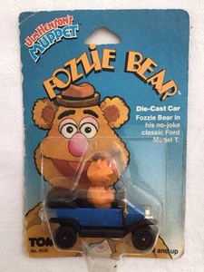TOMY Fozzie Bear Muppet in his Ford Model T on Card 1983 - Picture 1 of 6