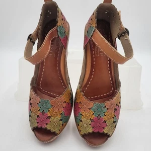 L' Artiste Spring Step Avni-Cam Peep Toe Multicolor Floral 2.5" Heel Size 37/6.5 - Picture 1 of 9