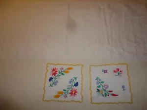 Sciarpa comò centrino vintage anni 60 13" x 32" bianca e 2 ricamati 6,5" quadrati - Foto 1 di 5