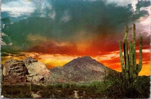 SUNRISE over CAMELBACK MOUNTAIN Scottsdale, Arizona AZ 4x6 Postcard - Foto 1 di 2