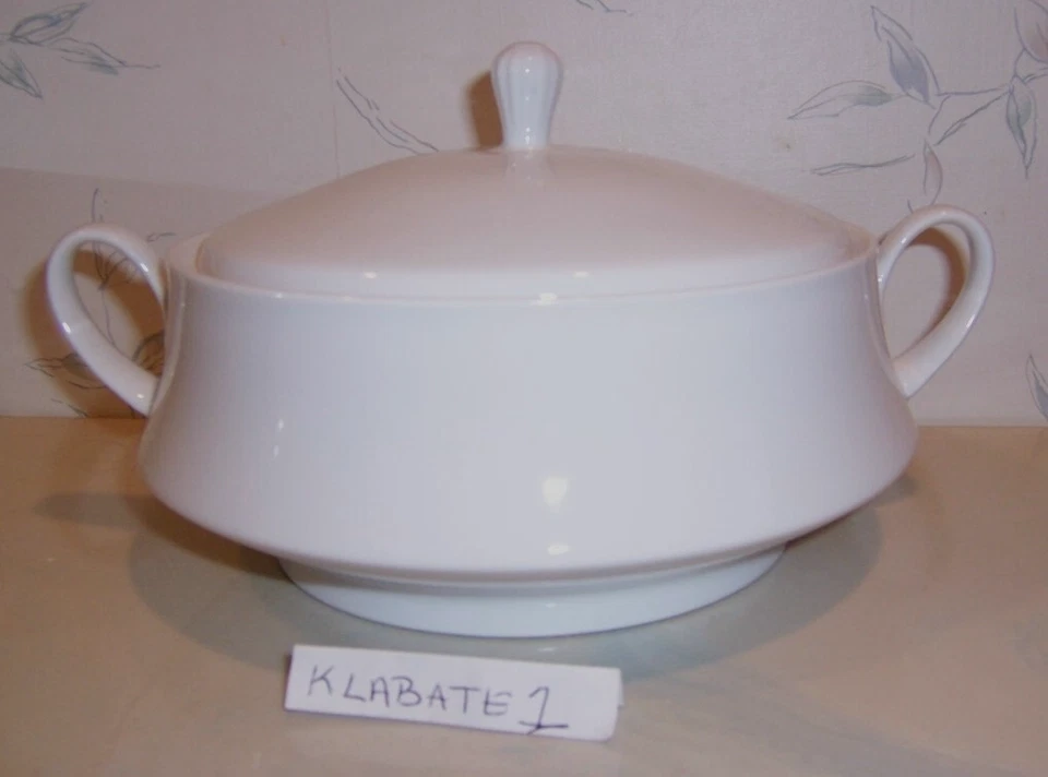 NEW Noritake PLAIN WHITE Contemporary COVERED VEGETABLE BOWL / CASSEROLE - Image 1 of 1