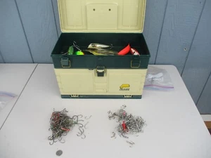 Plano Tackle Systems 575701 Tackle Box mit Big Game Lachs Hecht Muski Plugs & Köder - Bild 1 von 11