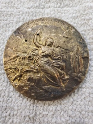 medalla de bronce comm la inauguración de obras de saneamiento en Salta, Argentina. 1903 Foto 1 de 2